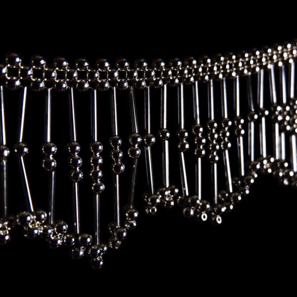 Елочное украшение-подвеска из жемчуга и стекляруса