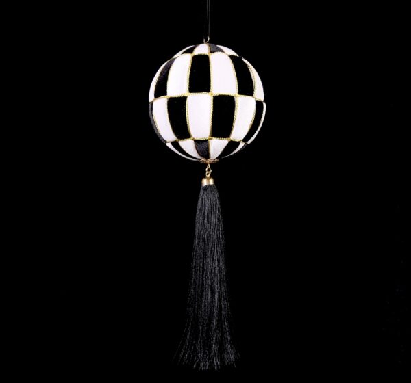 Елочное украшение "Шахматный шар" Елочное украшение "Шахматный шар"