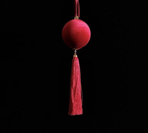 Елочное украшение Красный шар с кисточкой Елочное украшение Красный шар с кисточкой