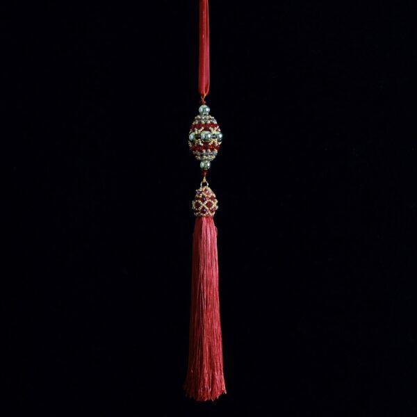 Елочное украшение-подвеска с кисточкой красная